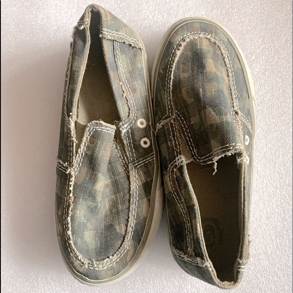 🆕🦋3/$20 TCP Camo Slip On Sneakers 10